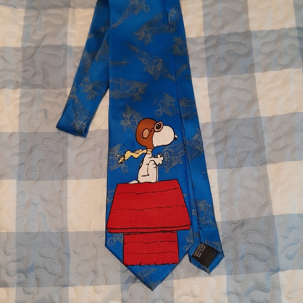 Peanuts tie. Snoopy- World War I flying ace